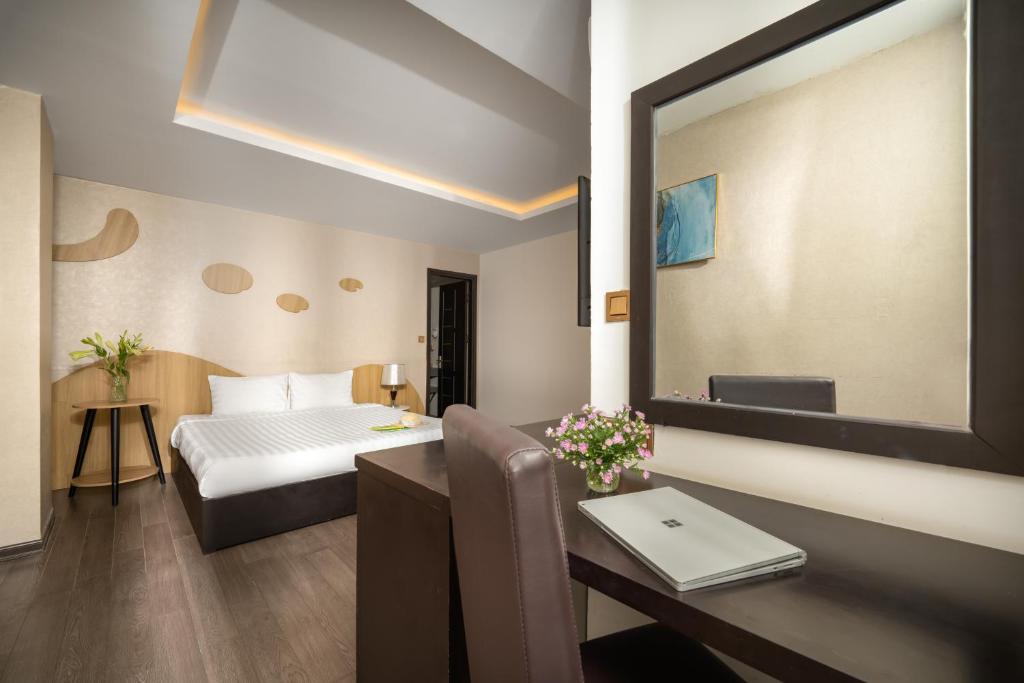 Giường trong phòng chung tại Hanami Hotel Danang