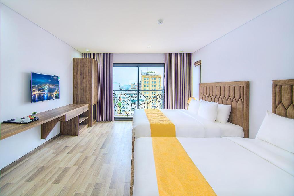 Giường trong phòng chung tại Sea Light Hotel Da Nang